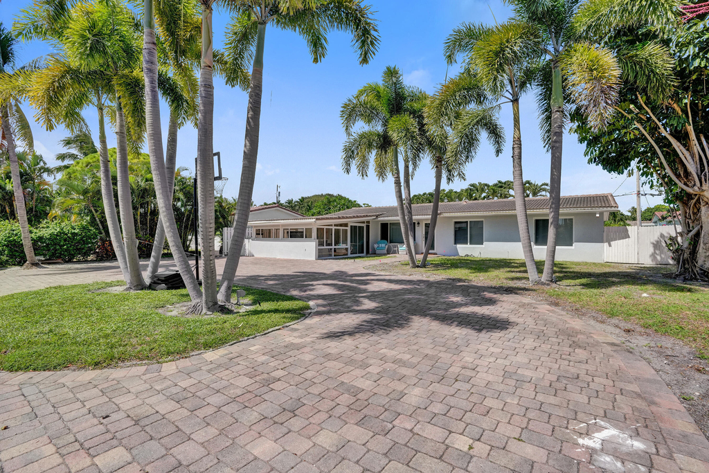 1633 Se 5th Court - Photo 1