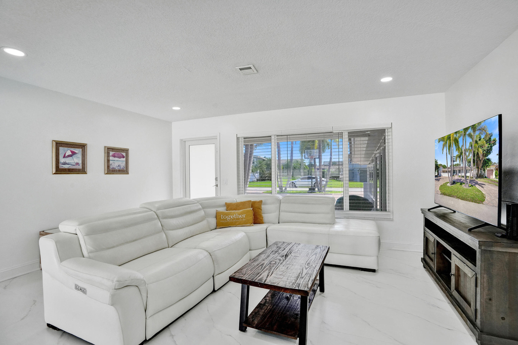 1633 Se 5th Court - Photo 7