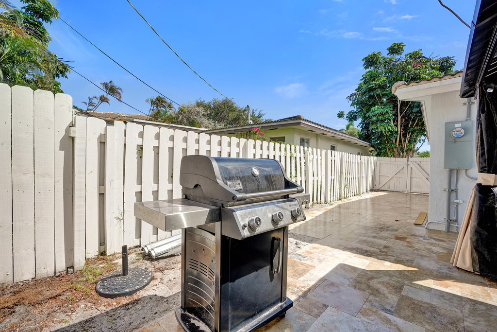 1633 Se 5th Court - Photo 22