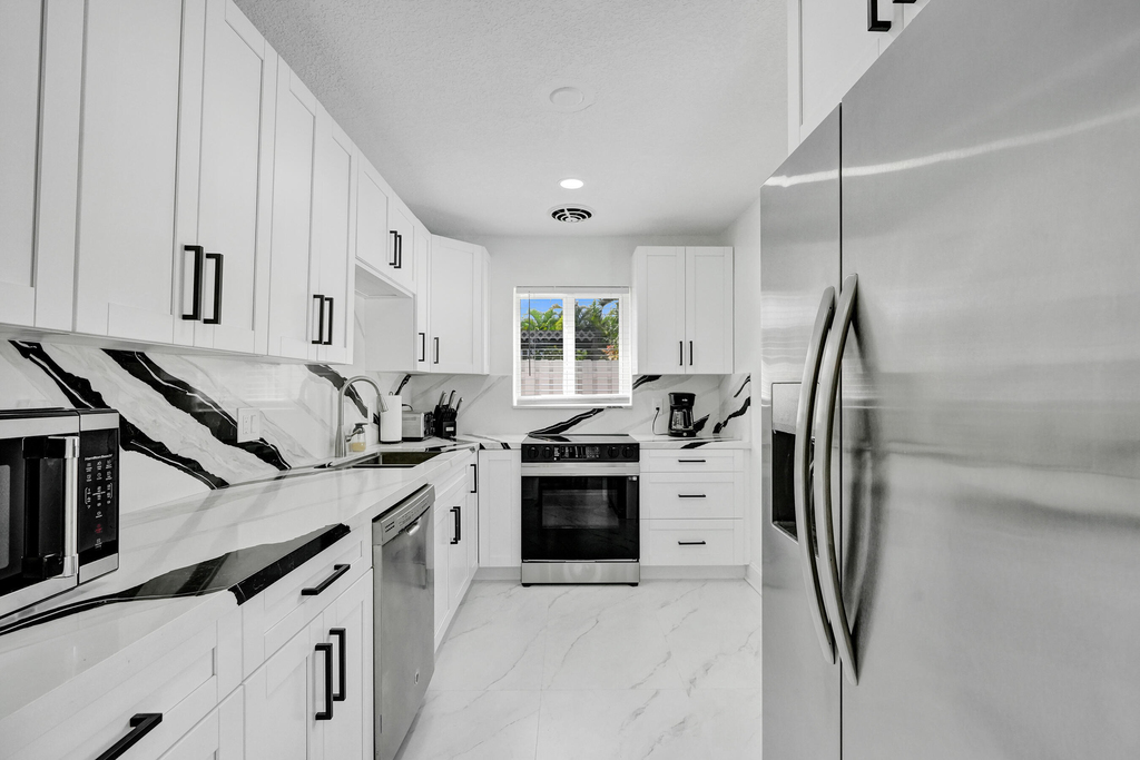 1633 Se 5th Court - Photo 17