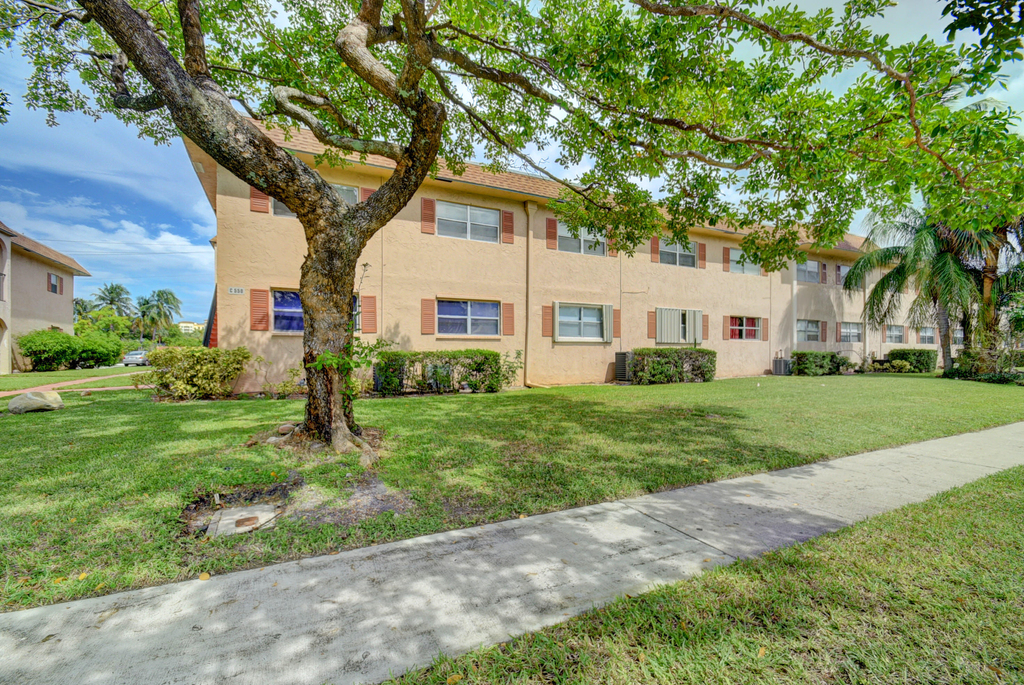 550 Sw 2nd Avenue - Photo 2