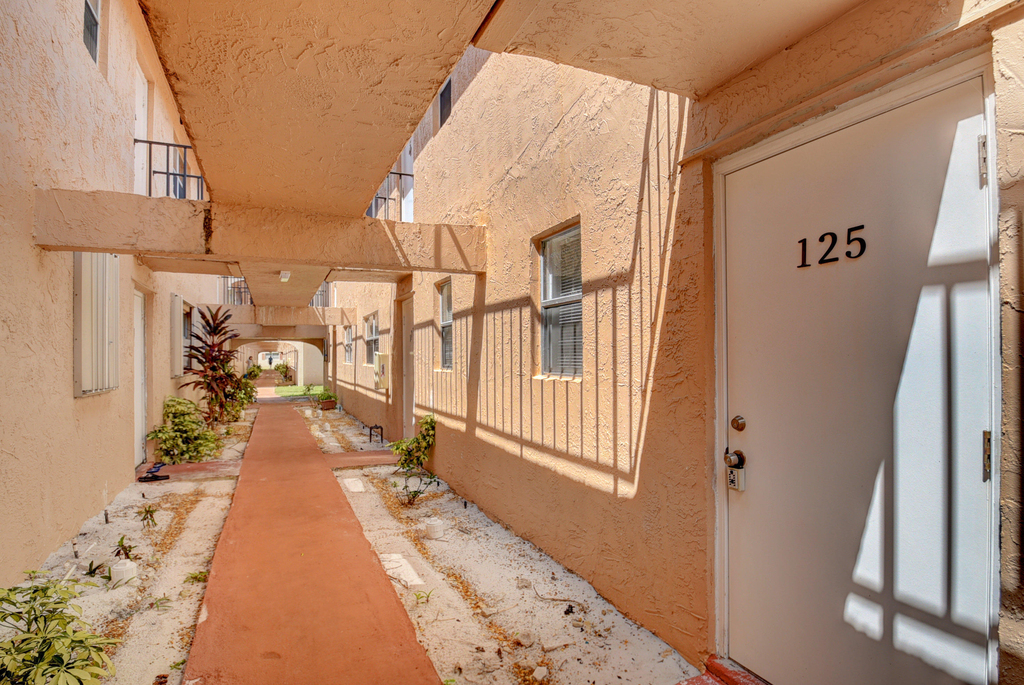 550 Sw 2nd Avenue - Photo 3