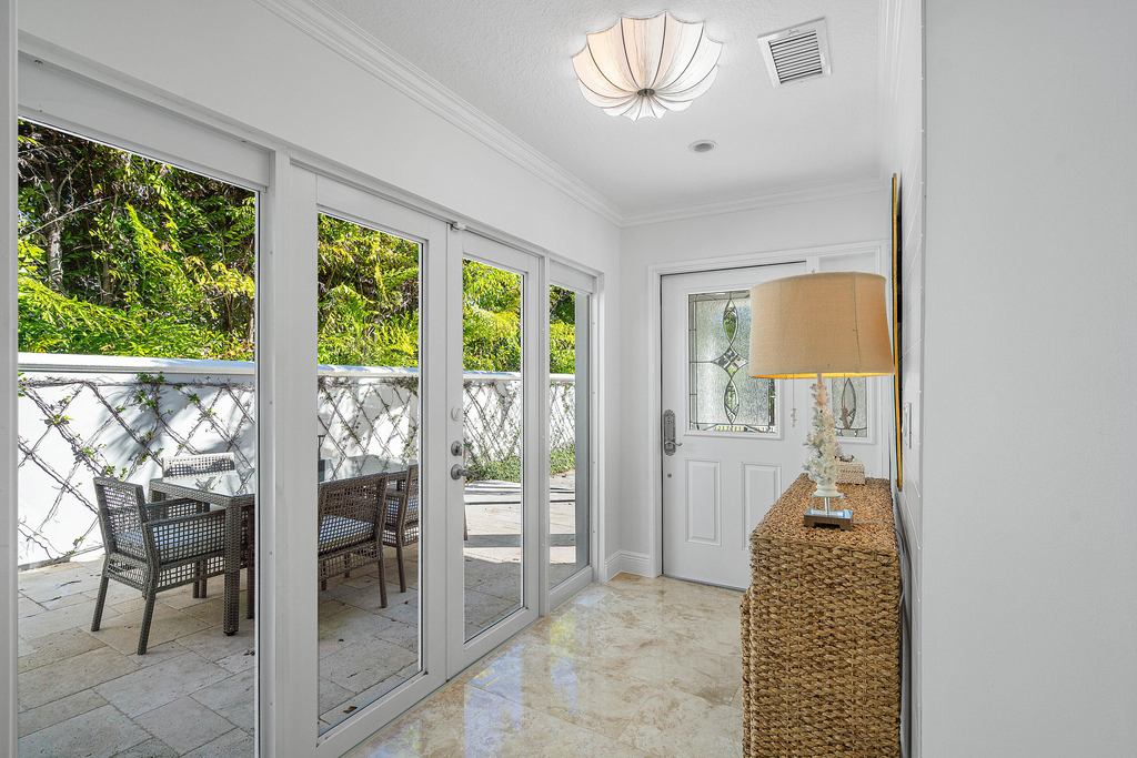 820 Palm Trail - Photo 1