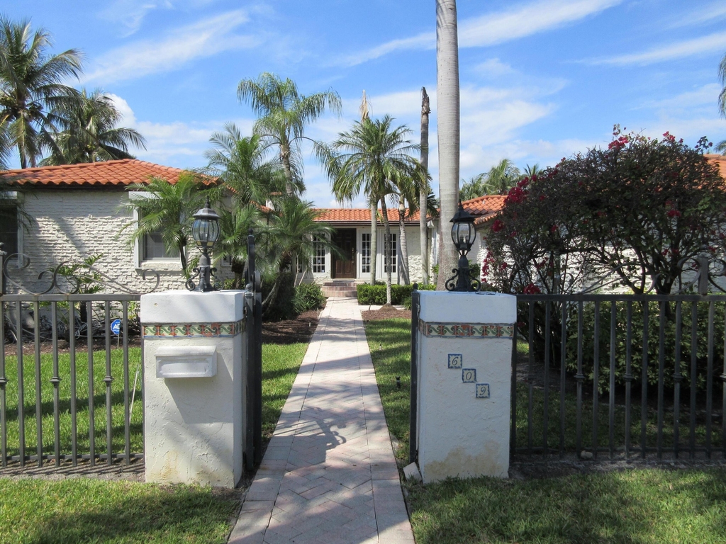 609 Isle Of Palms Drive - Photo 0