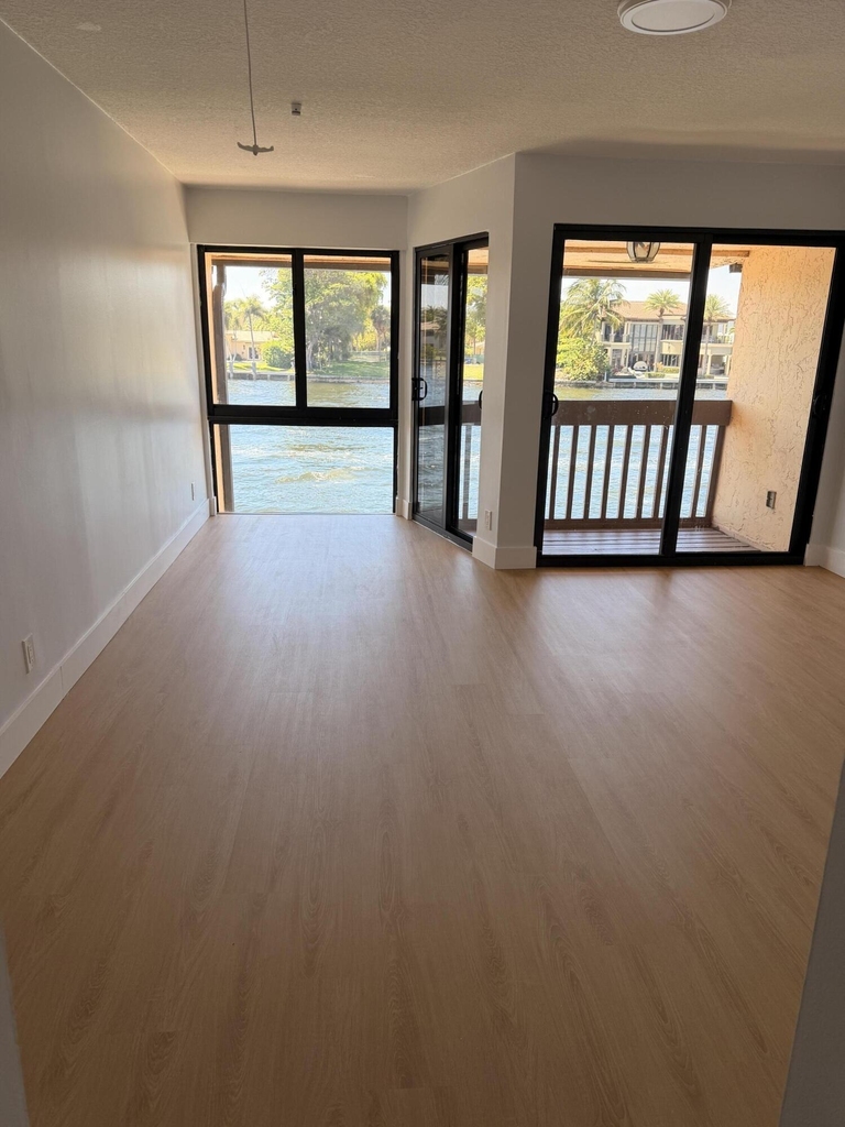 797 S Riverside Drive - Photo 18