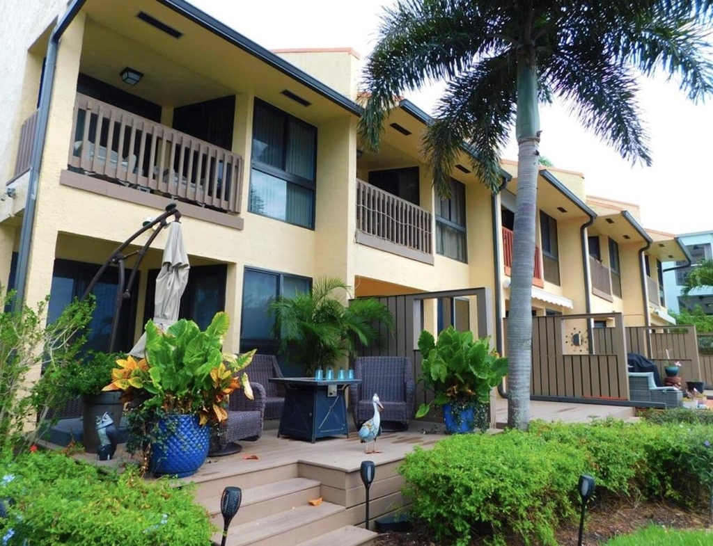 797 S Riverside Drive - Photo 1