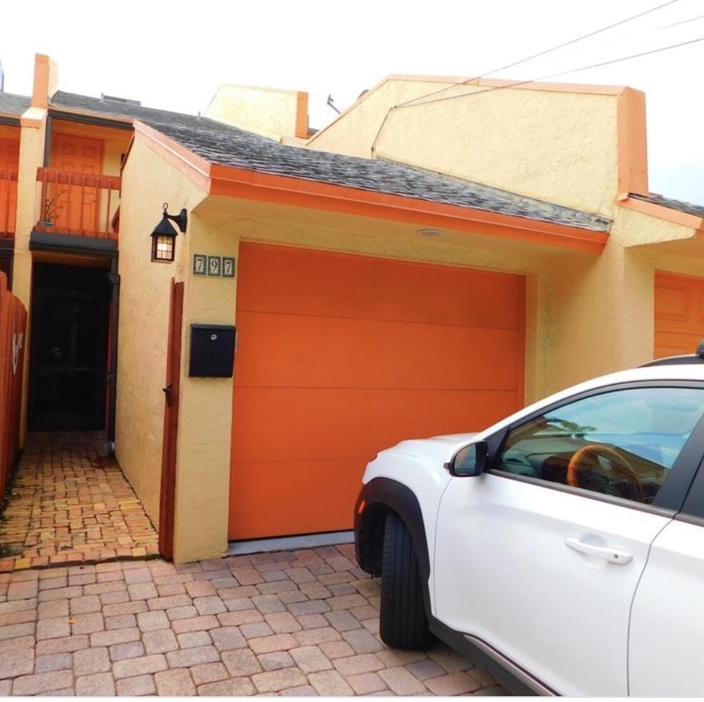 797 S Riverside Drive - Photo 2