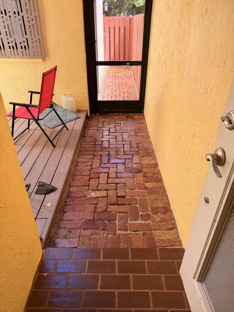 797 S Riverside Drive - Photo 3