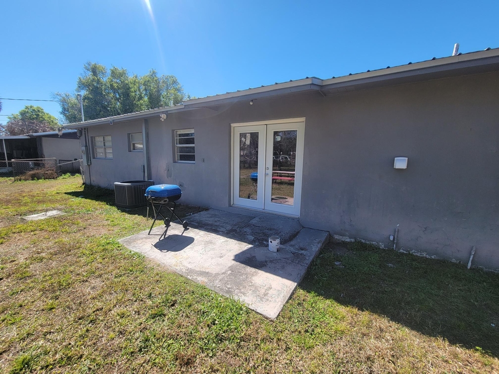 274 Se 14th Avenue - Photo 1