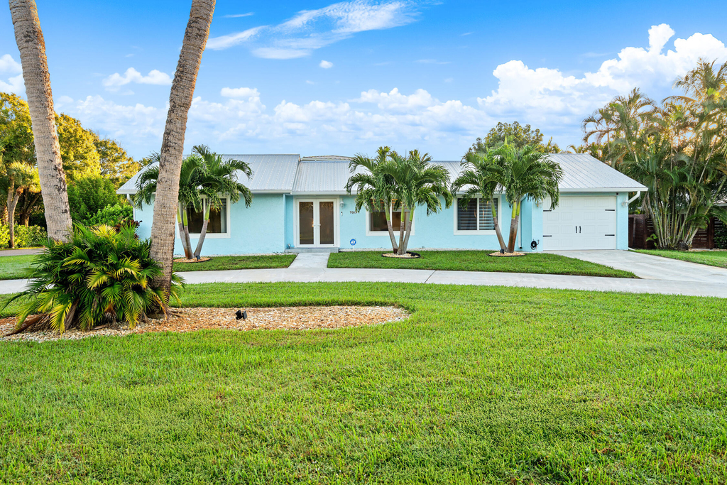 9165 Se Yacht Club Circle - Photo 1