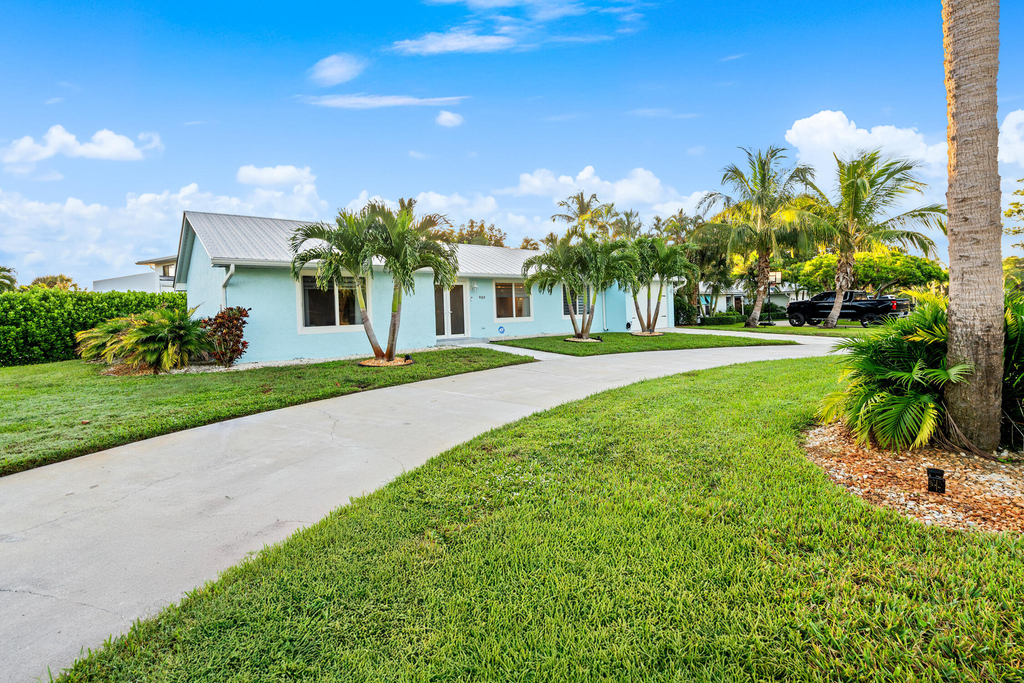 9165 Se Yacht Club Circle - Photo 2