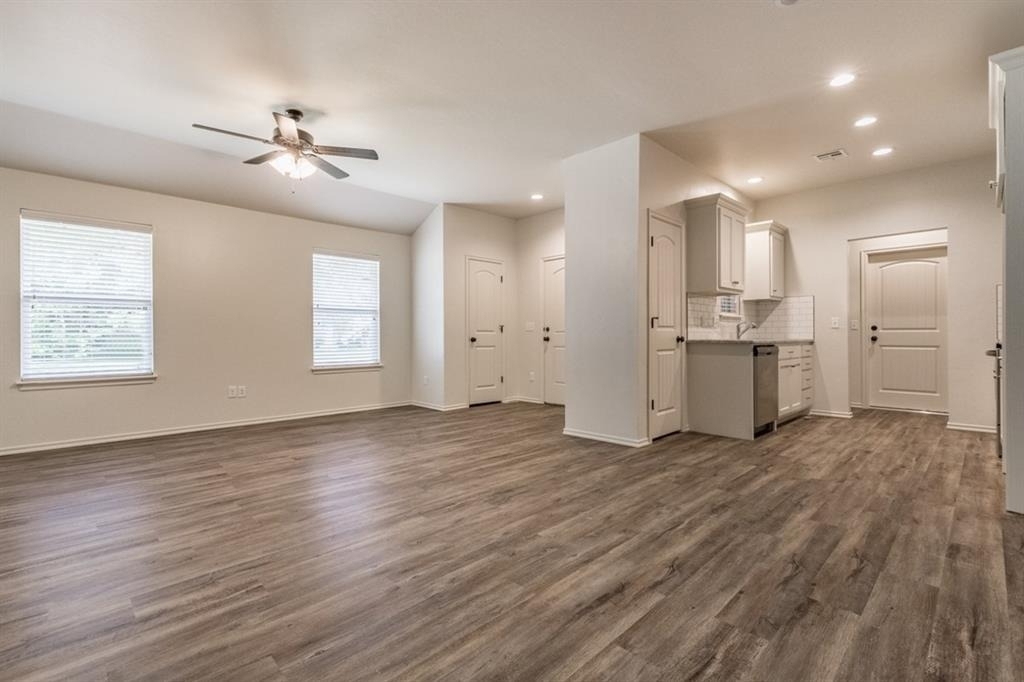 437 Chalk Hill Court - Photo 2