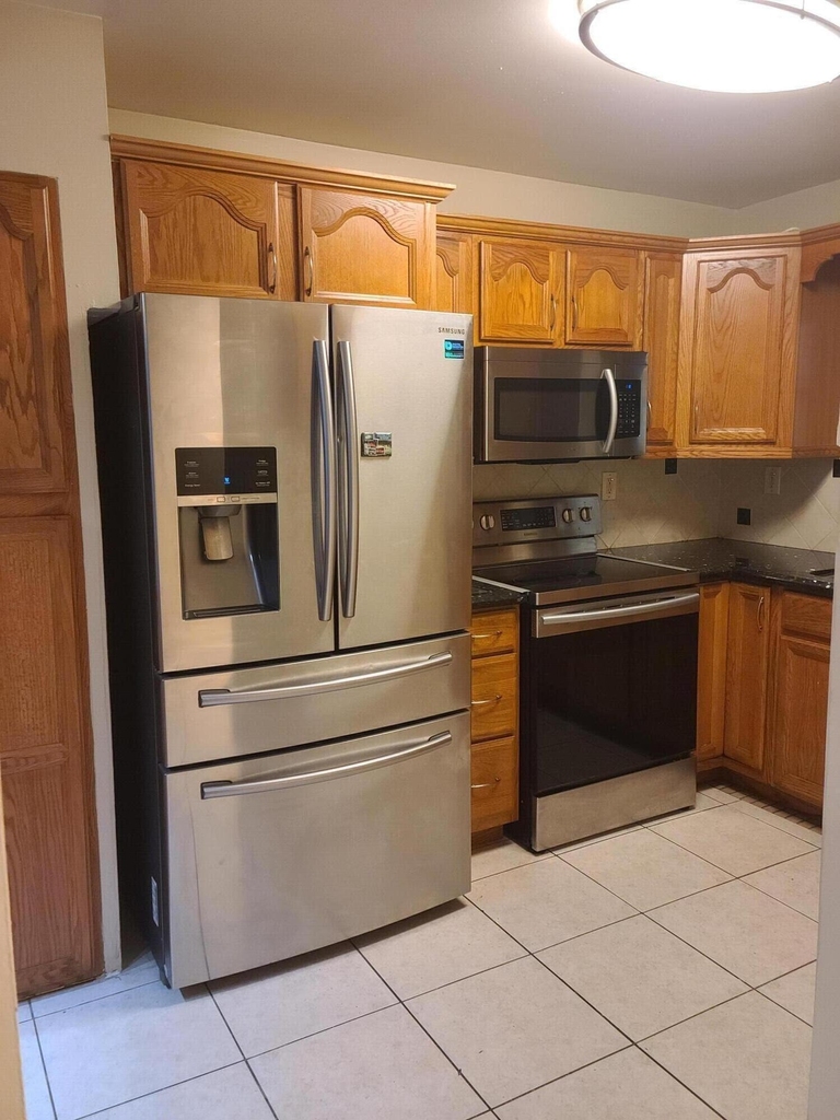 2977 Nw Riverside Drive - Photo 1