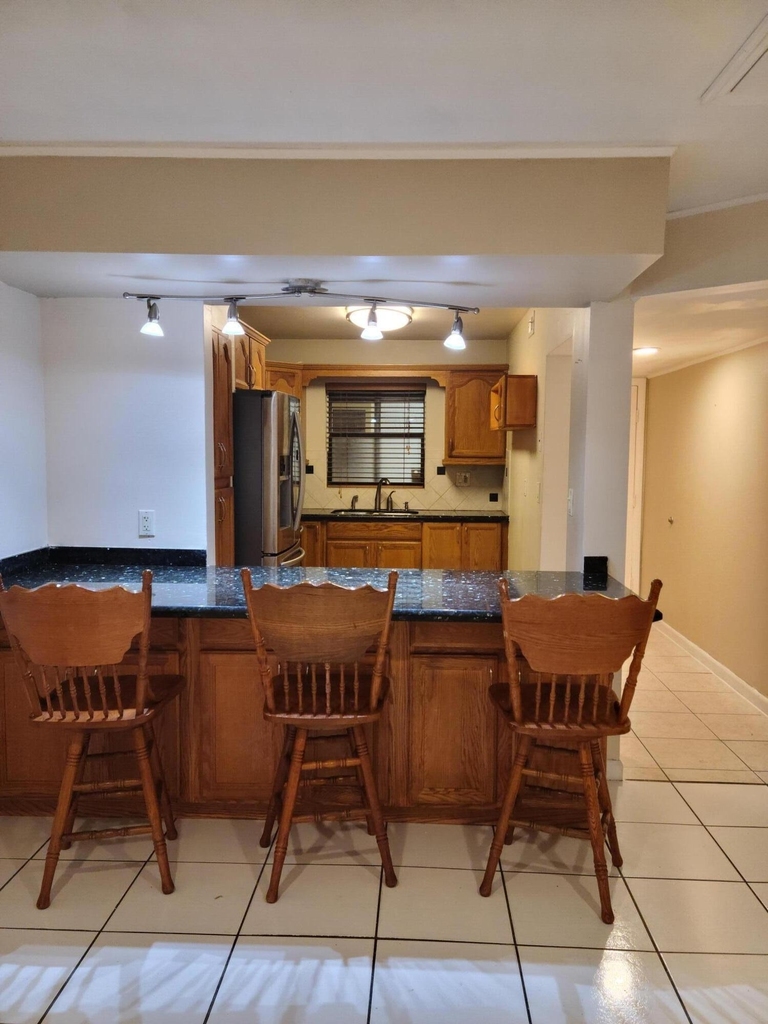 2977 Nw Riverside Drive - Photo 0