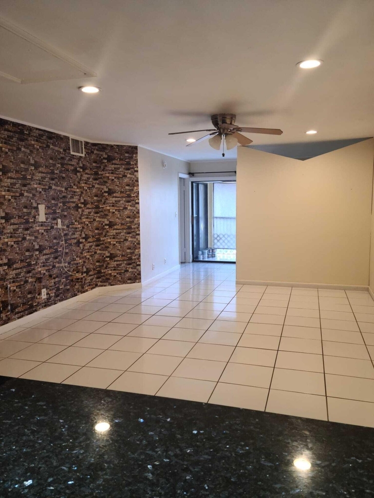 2977 Nw Riverside Drive - Photo 2