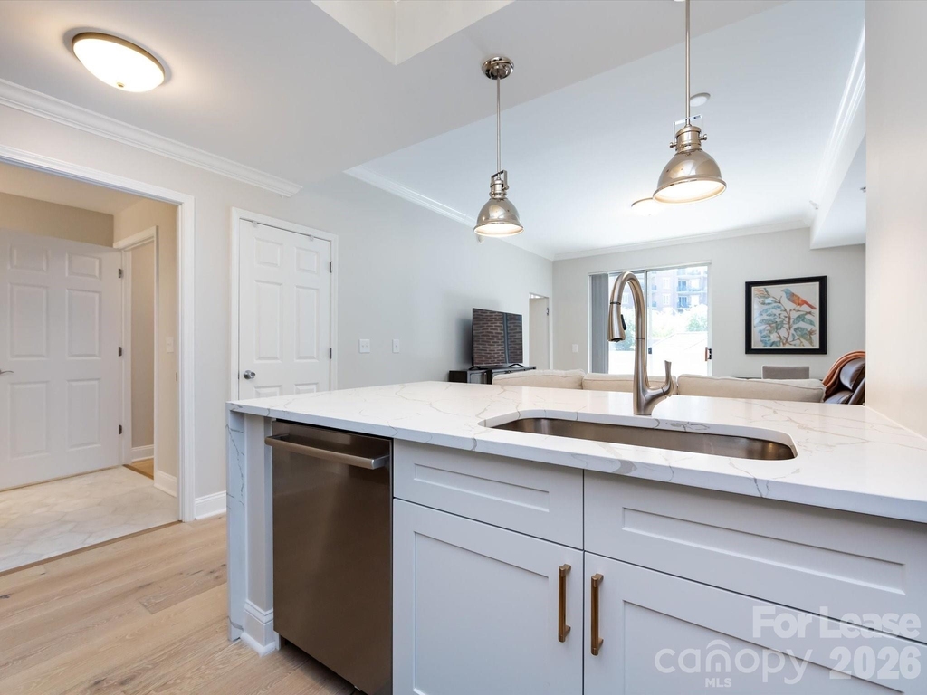 300 W 5th Street - Photo 10
