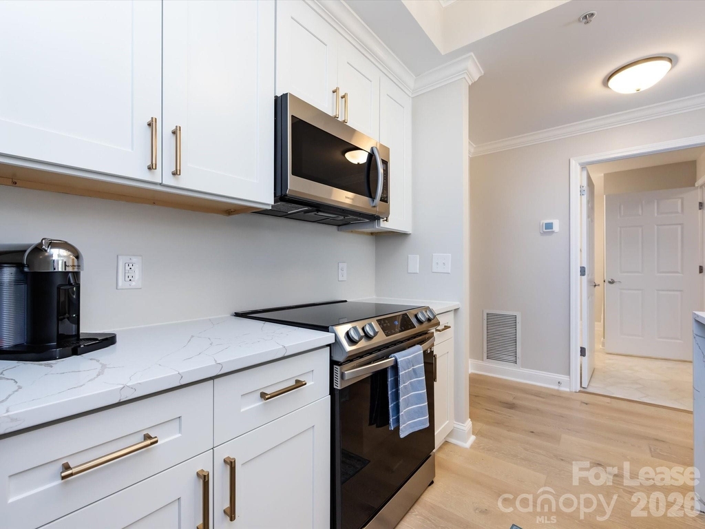 300 W 5th Street - Photo 9