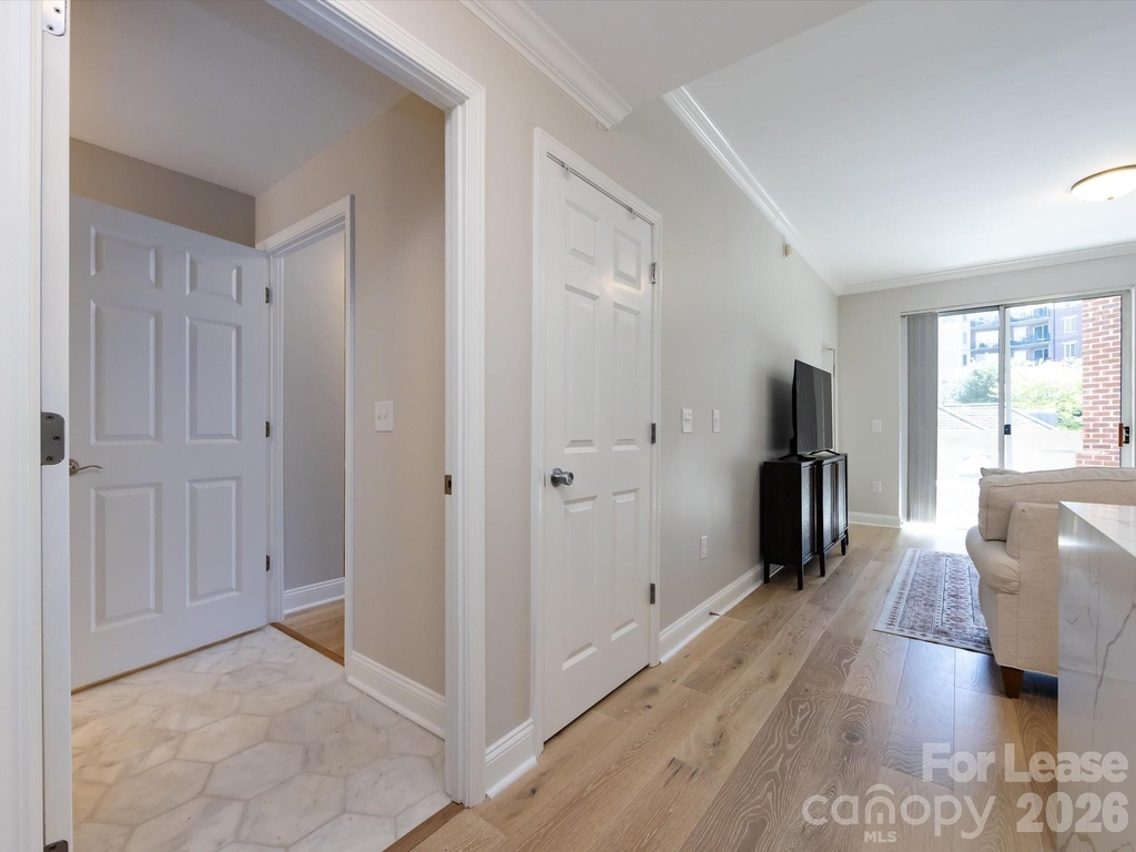 300 W 5th Street - Photo 4