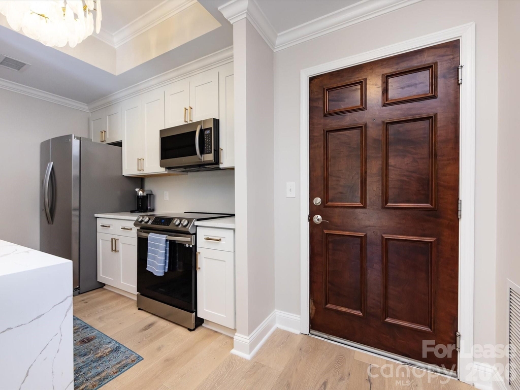300 W 5th Street - Photo 3
