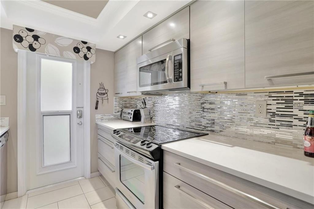 505 N Riverside Drive - Photo 3