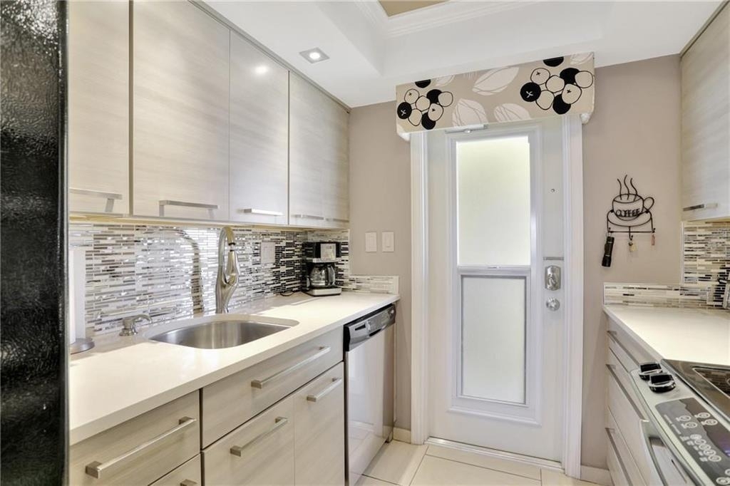 505 N Riverside Drive - Photo 4