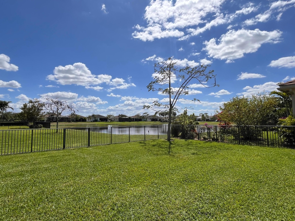 5663 Saint Armands Way - Photo 6