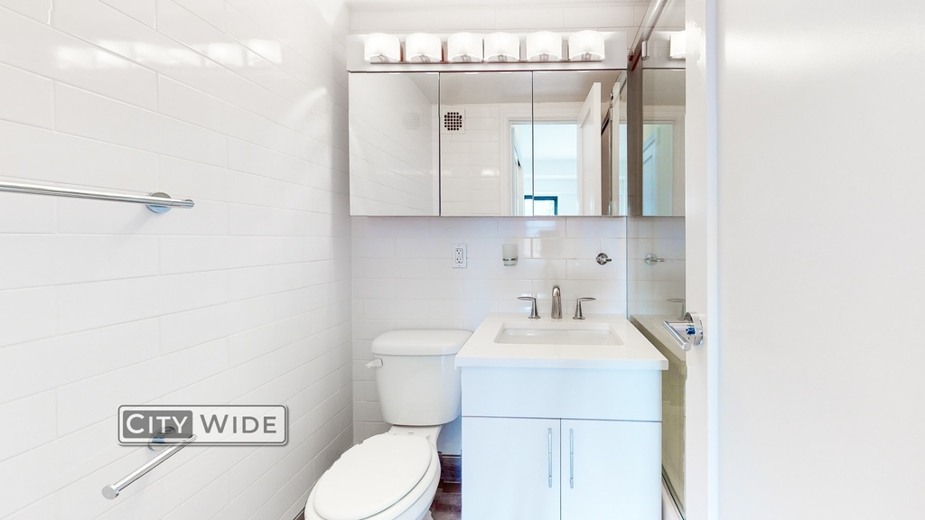 401 East 88th Street - Photo 6