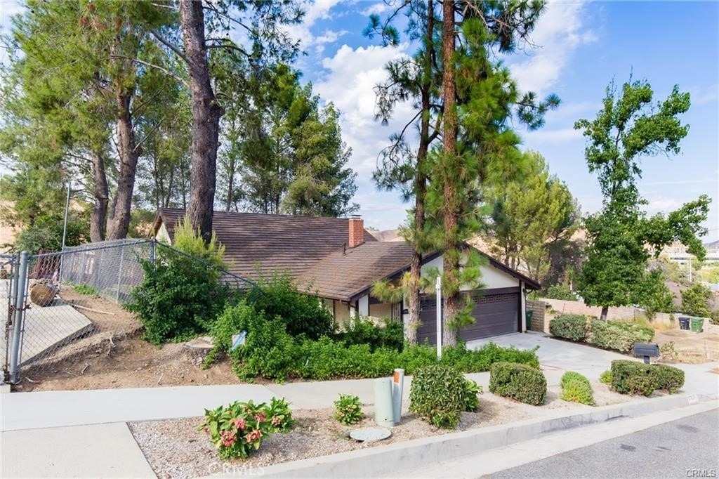 27601 Endeavor Street - Photo 2