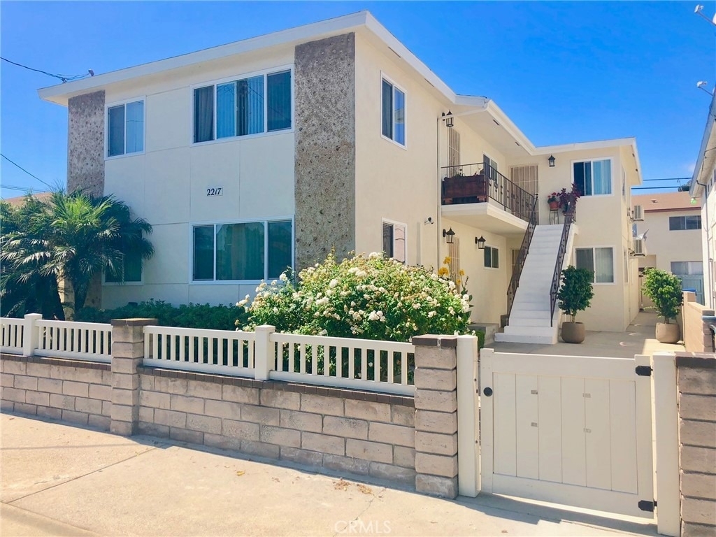 2217 S Grand - Photo 0
