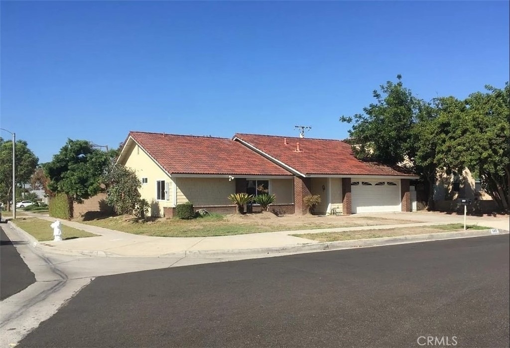 5313 W Lehnhardt - Photo 0