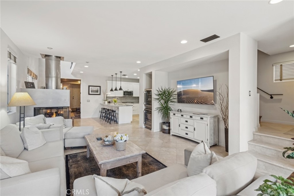 610 Marigold Avenue - Photo 2