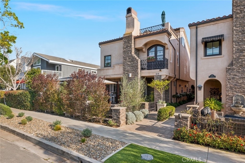 610 Marigold Avenue - Photo 1