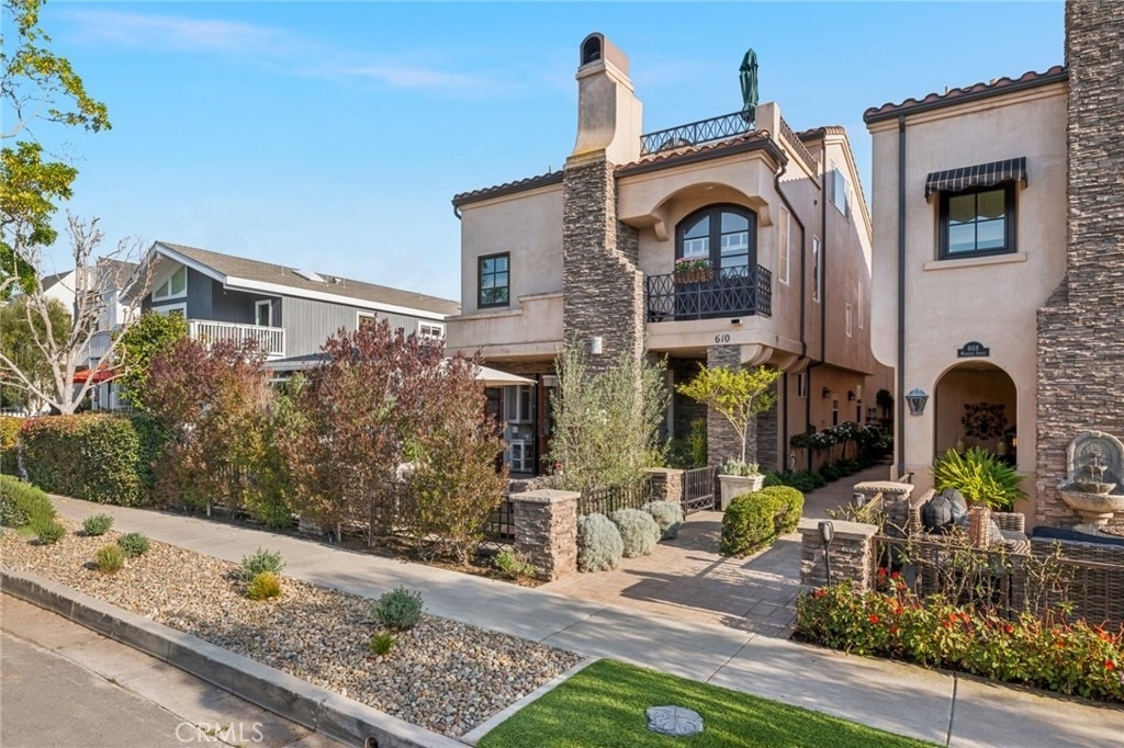 610 Marigold Avenue - Photo 0