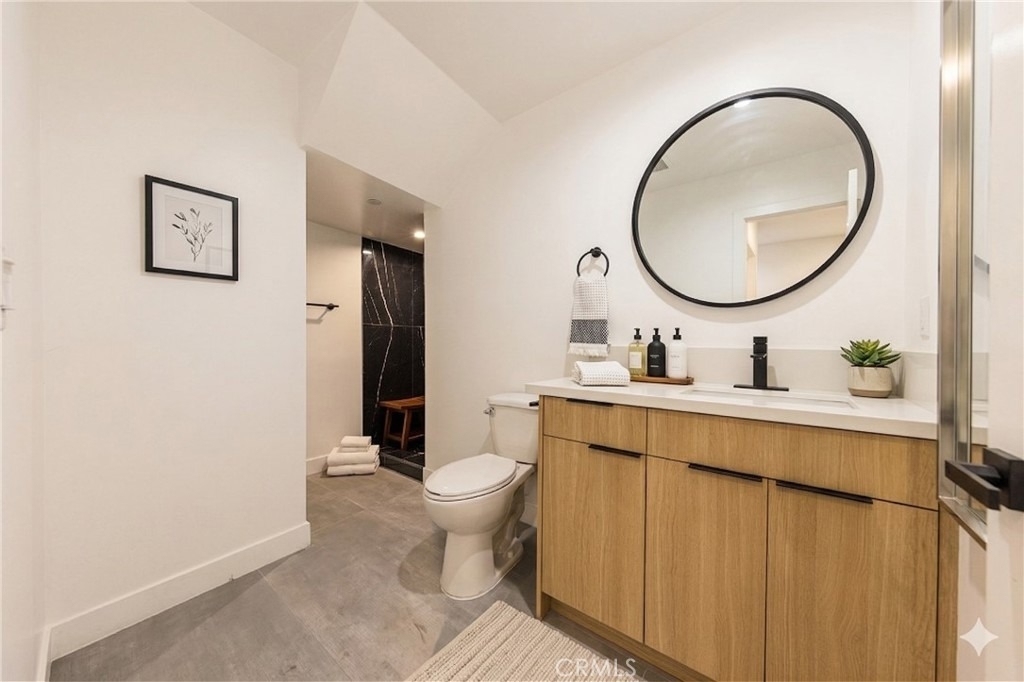 2426 S West View Street - Photo 2