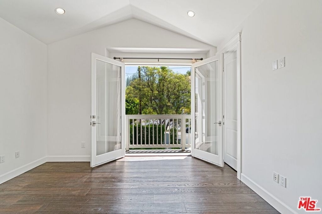 14917 Valley Vista Boulevard - Photo 26