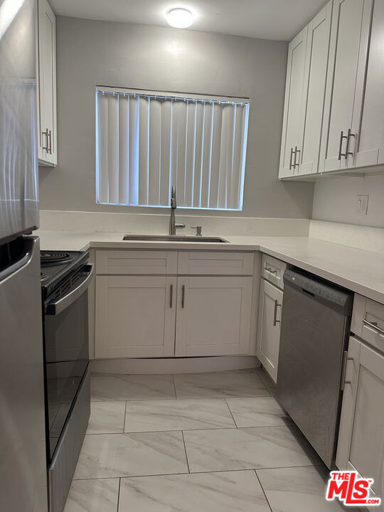 326 S Serrano Avenue - Photo 6