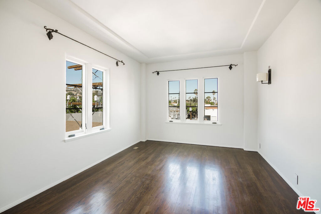 1302 N Sweetzer Avenue - Photo 3