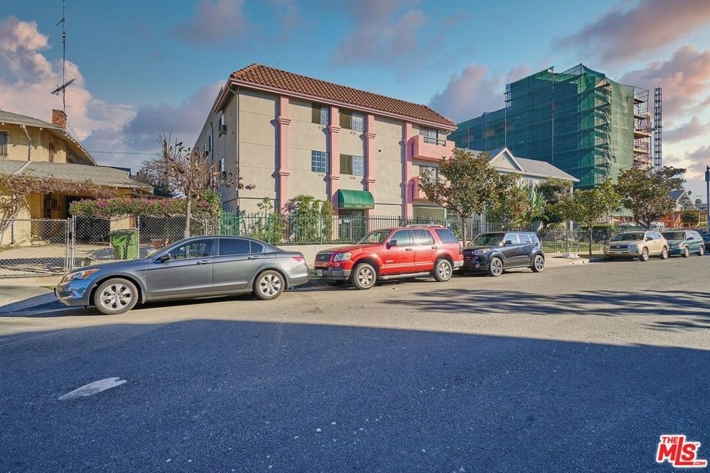 820 S St Andrews Place - Photo 14