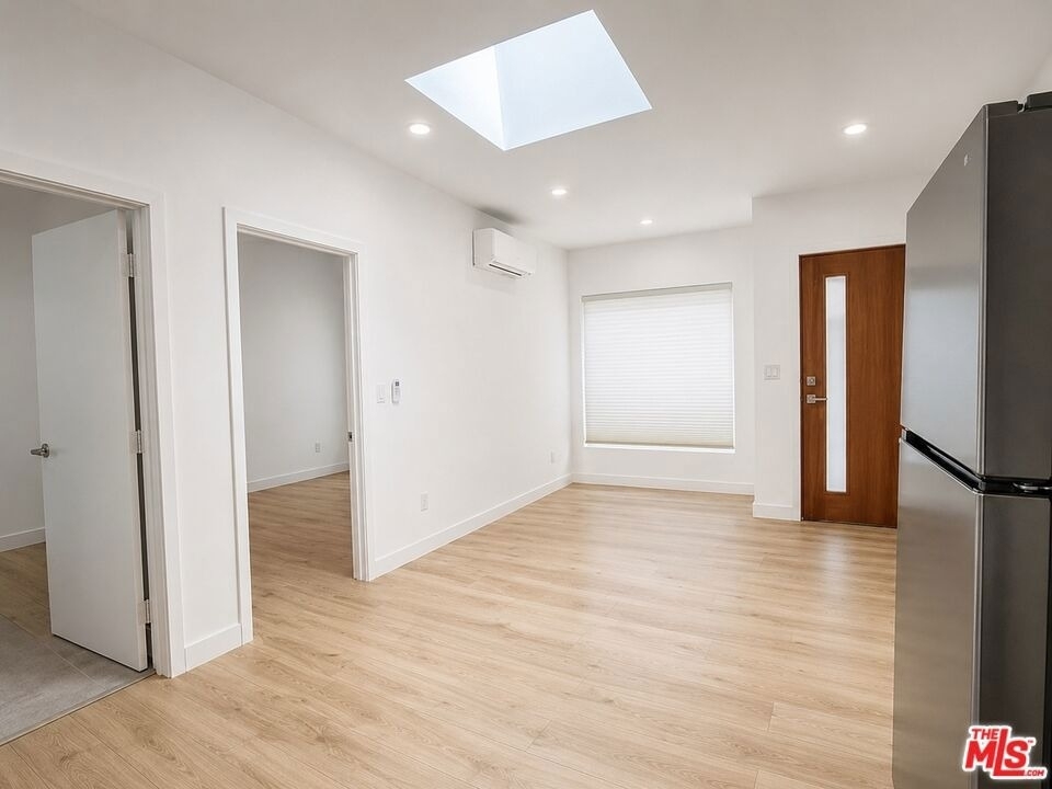 233 N Berendo Street - Photo 4