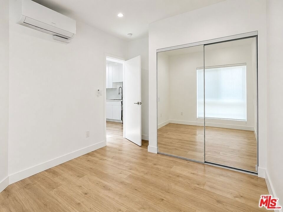 233 N Berendo Street - Photo 8