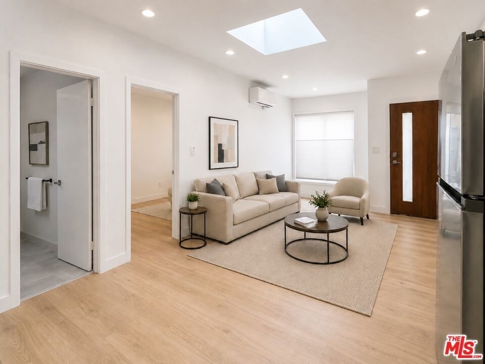 233 N Berendo Street - Photo 3
