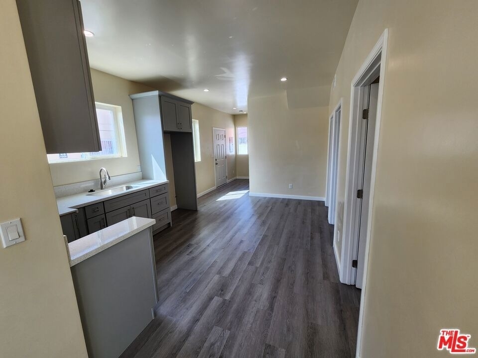 1535 W 80th Street - Photo 4