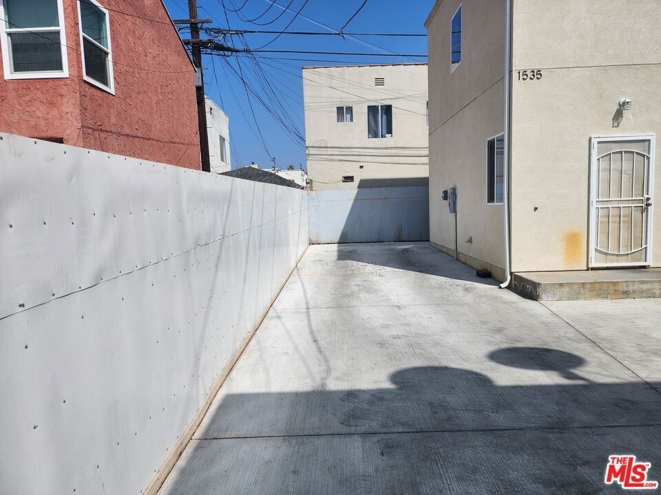 1535 W 80th Street - Photo 16