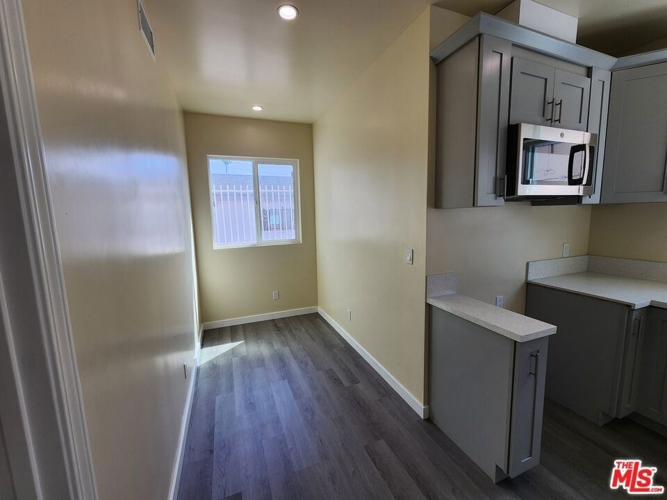 1535 W 80th Street - Photo 3