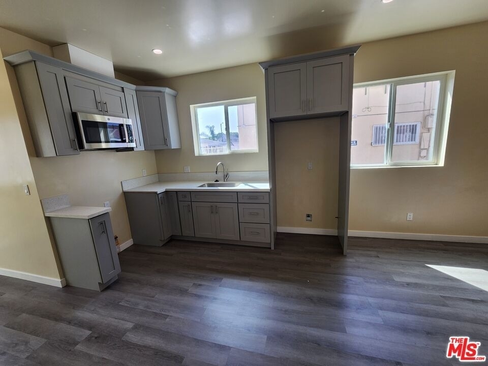 1535 W 80th Street - Photo 2