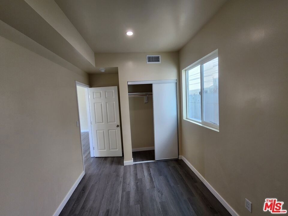 1535 W 80th Street - Photo 5