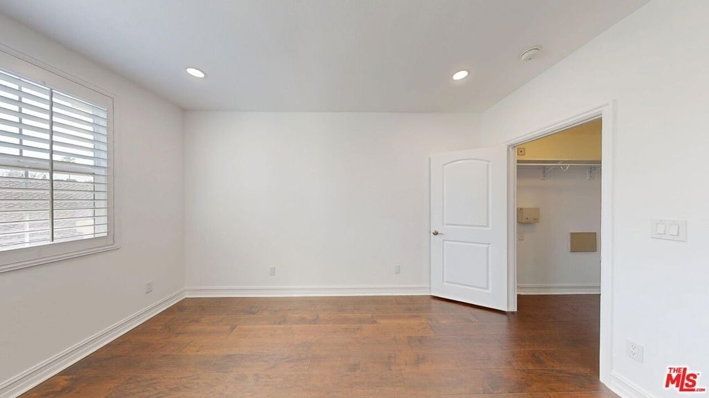 14242 Burbank Boulevard - Photo 6
