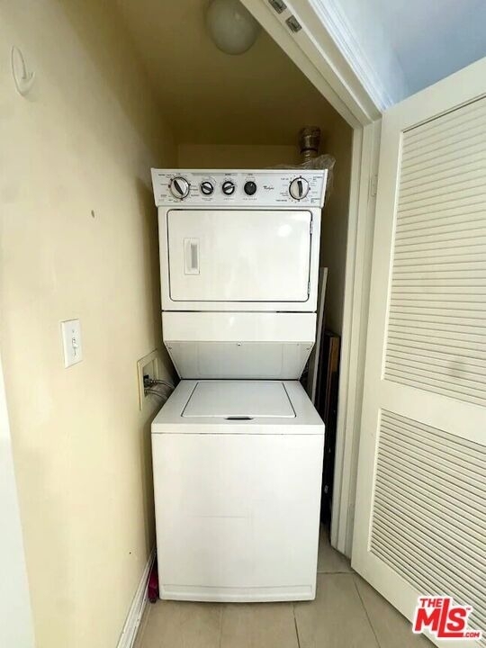 14242 Burbank Boulevard - Photo 15