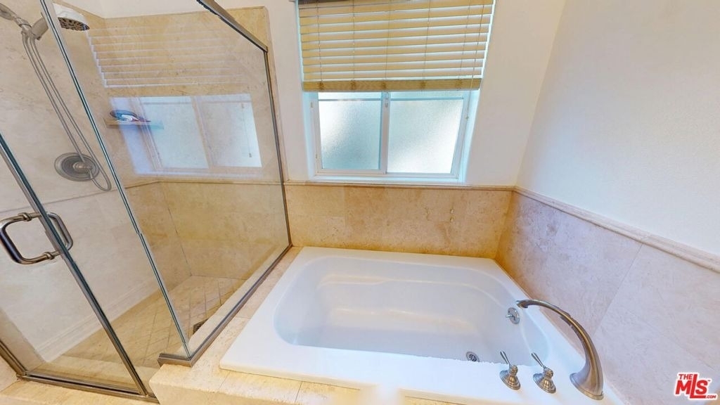 14242 Burbank Boulevard - Photo 10