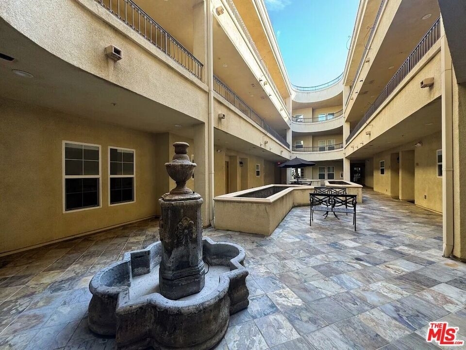 14242 Burbank Boulevard - Photo 19